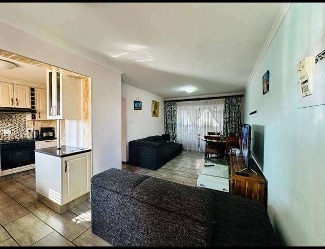 2 BEDROOM TOWNHOUSE FOR SALE IN CASTLEVIEW